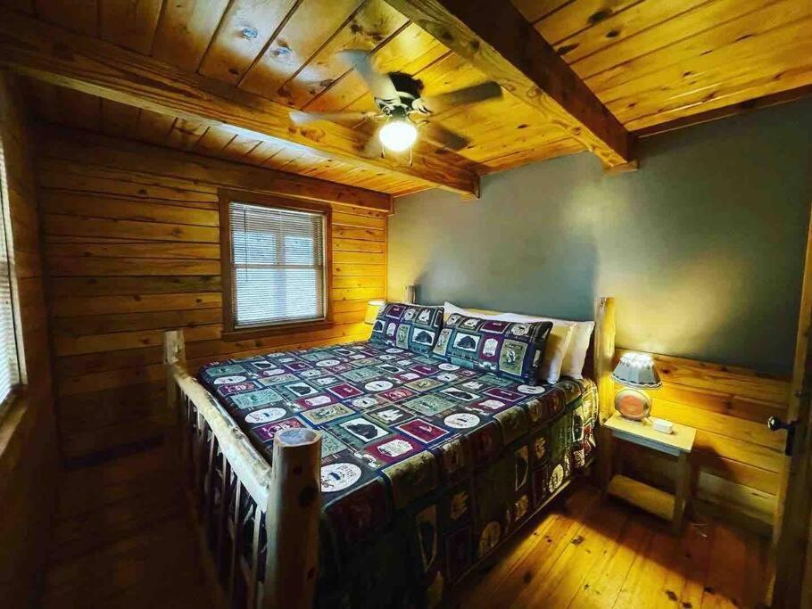 The Loft At Bear Mountain Log Cabins Eureka Springs Exterior photo